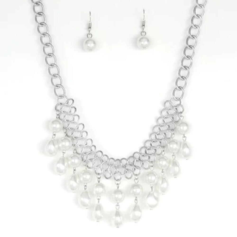 5th Avenue Fleek White Necklace